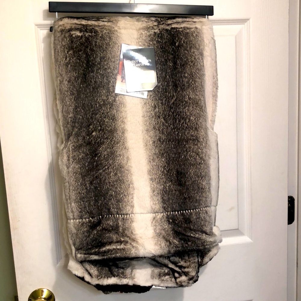 NWT Brown Faux Fur Sherpa Throw